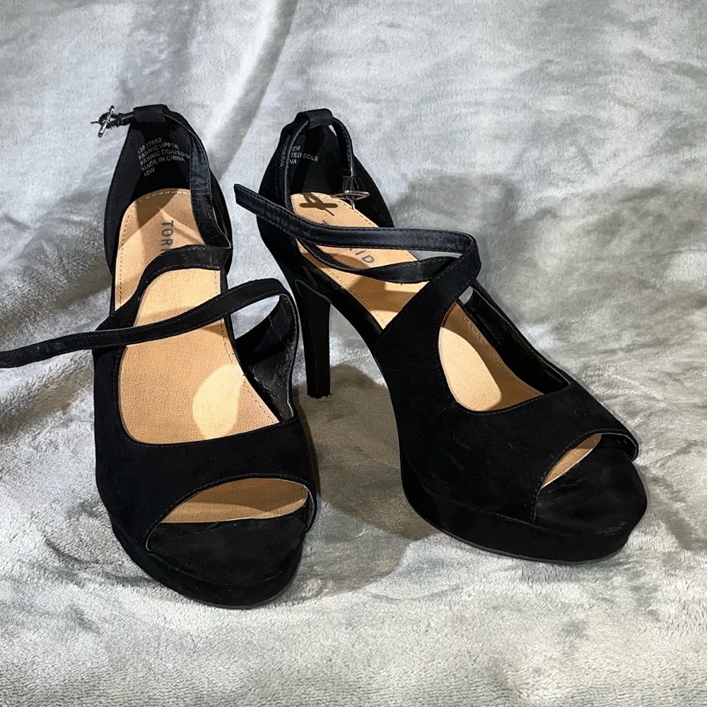 Cross Strap Platform Heel